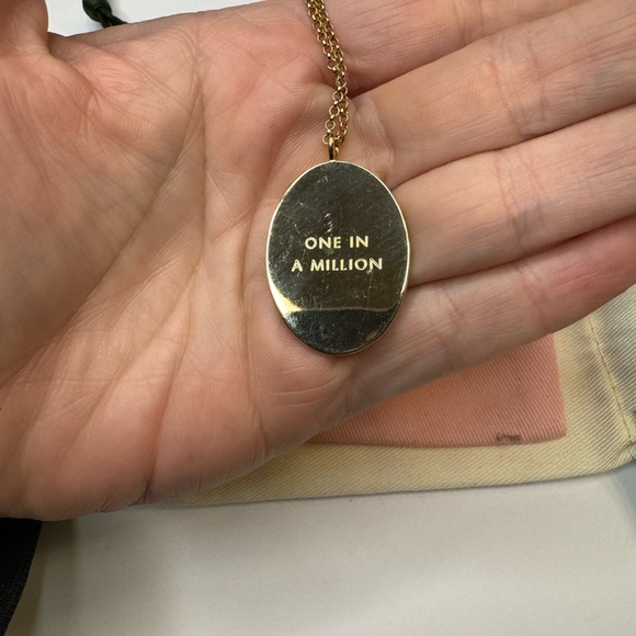 Kate Spade necklace with the letter E - Picture 4 of 5